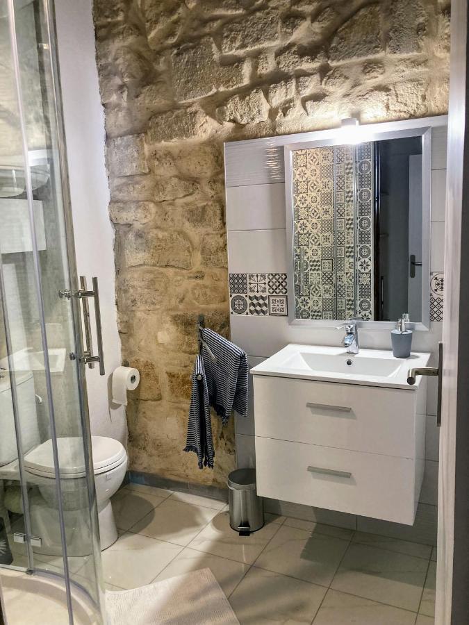 Immeuble 3 Apparts Centre Historique St Gilles Maisoncarreeconciergerie Saint-Gilles  Eksteriør billede