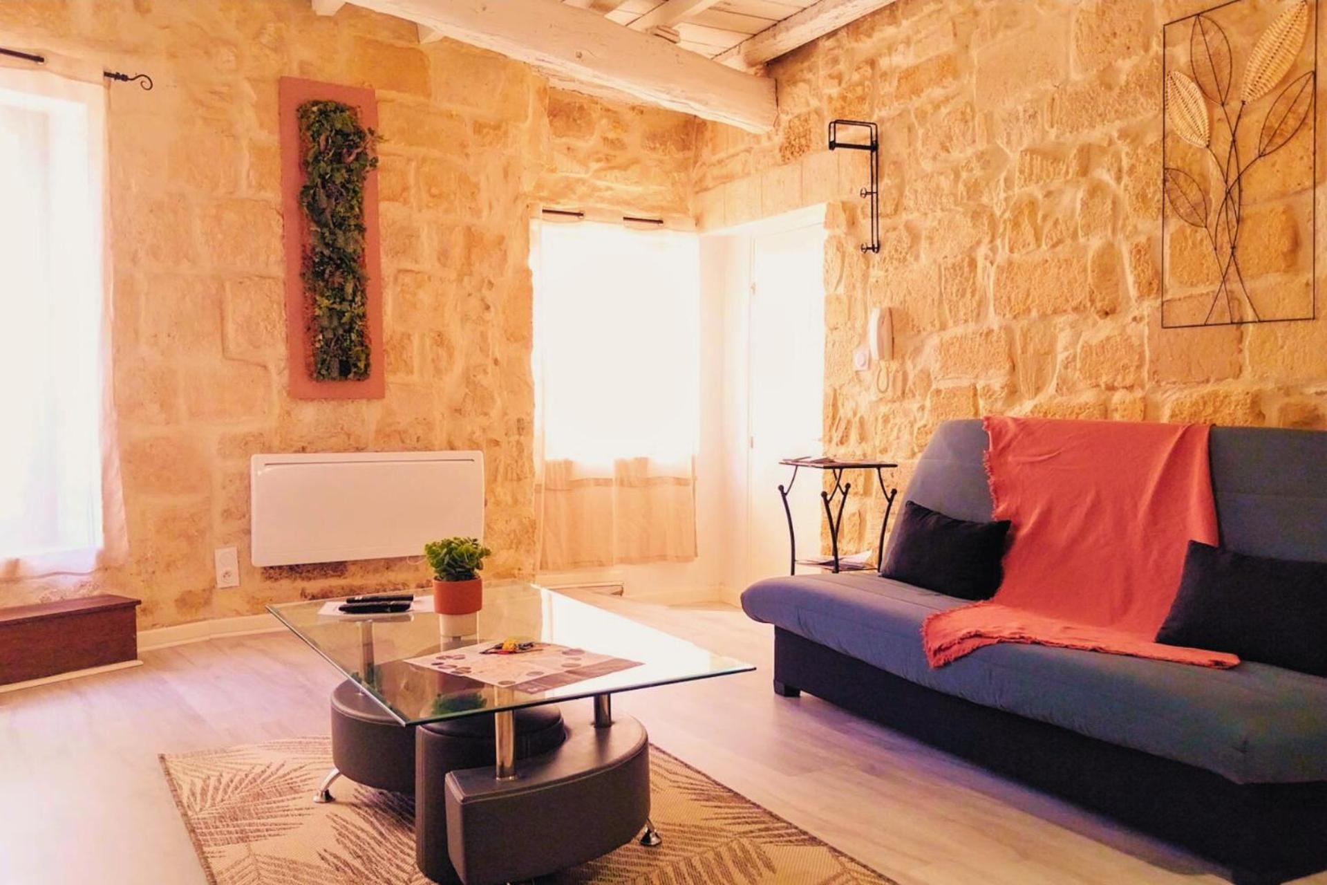 Immeuble 3 Apparts Centre Historique St Gilles Maisoncarreeconciergerie Saint-Gilles  Eksteriør billede